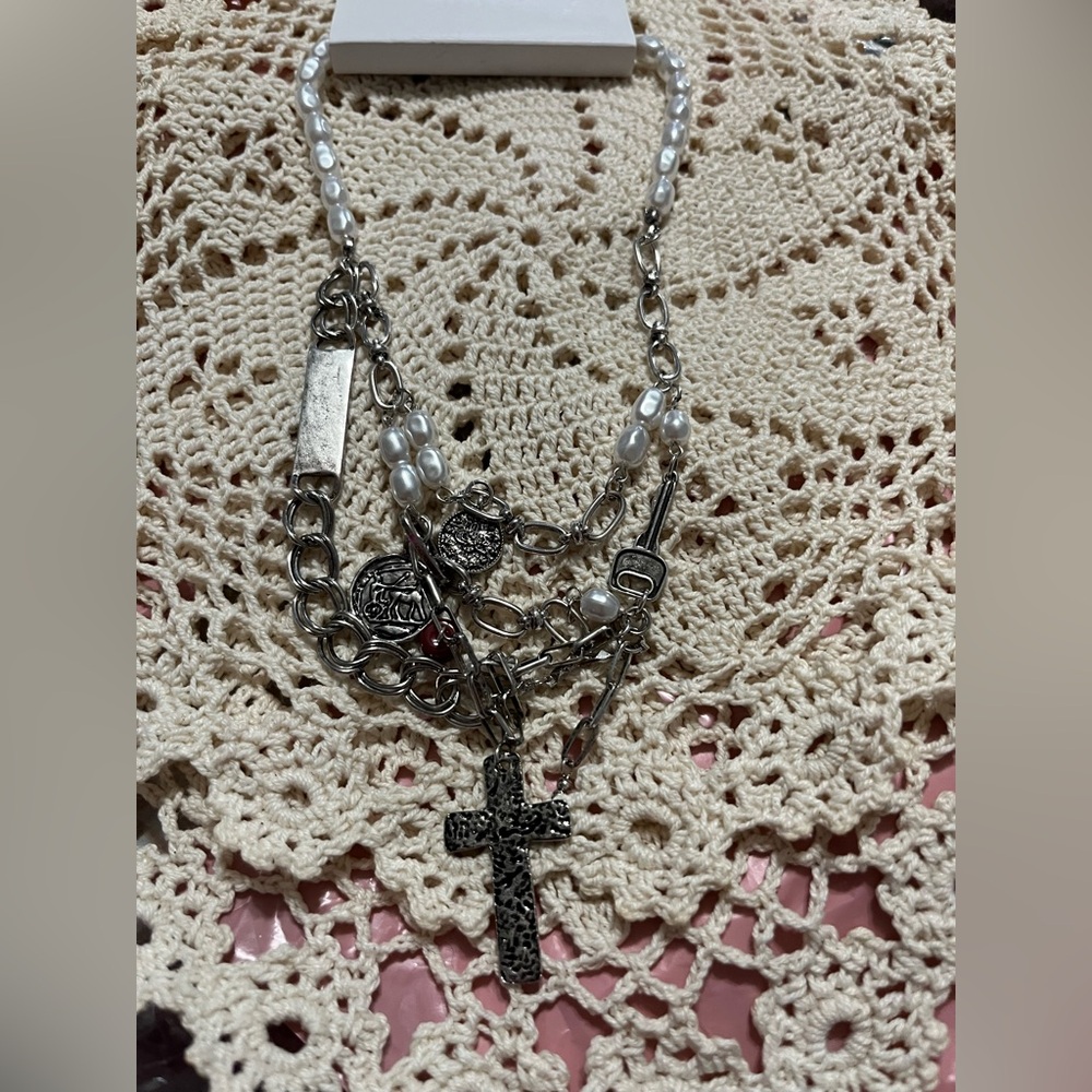 Boutique By Bke Silver And White Cross Pendant Necklace 15” New